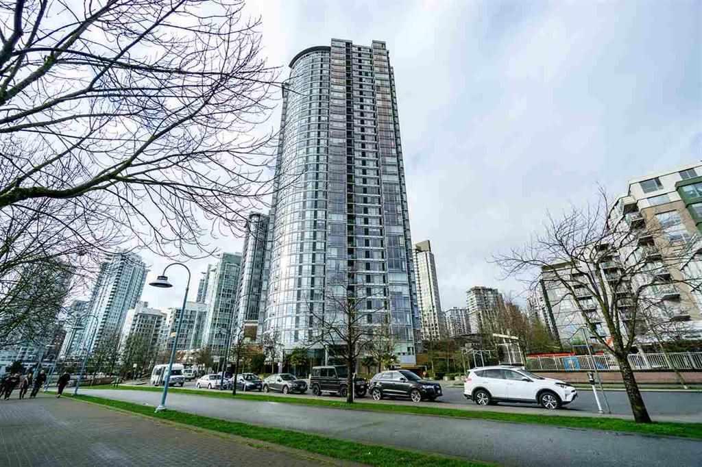 1033 Marinaside Crescent - Photo 1