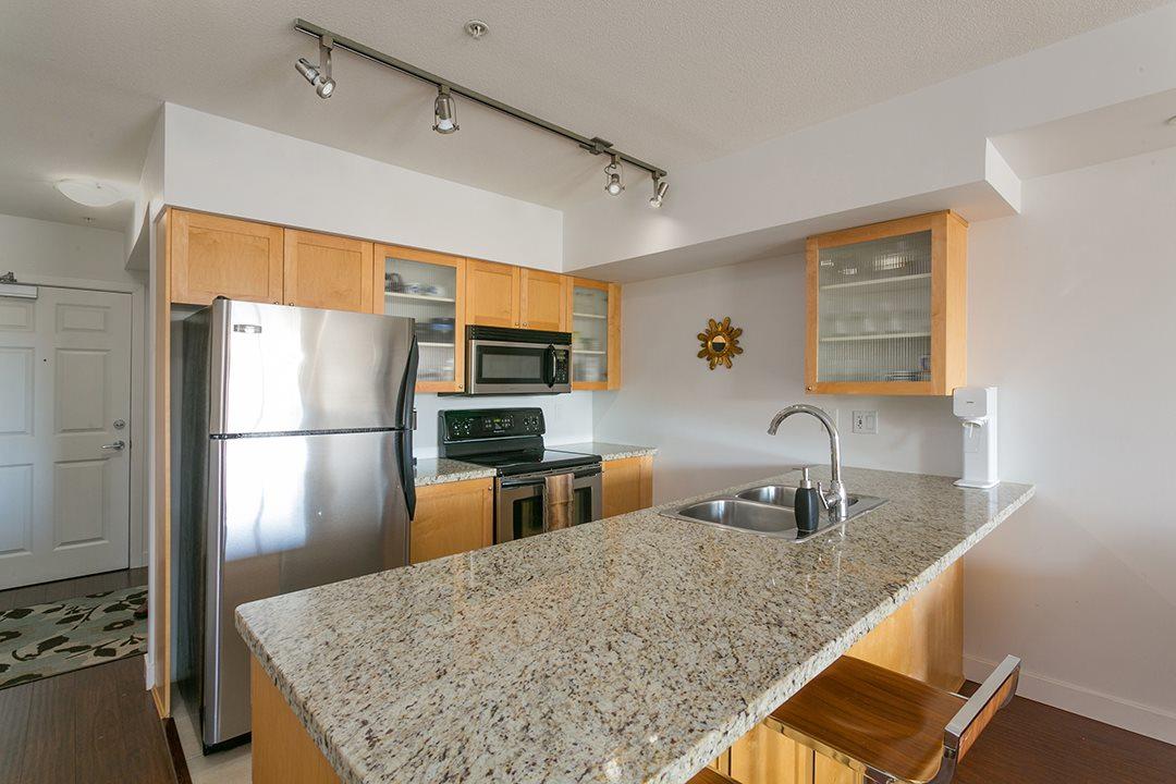 702 King Edward Avenue - Photo 1