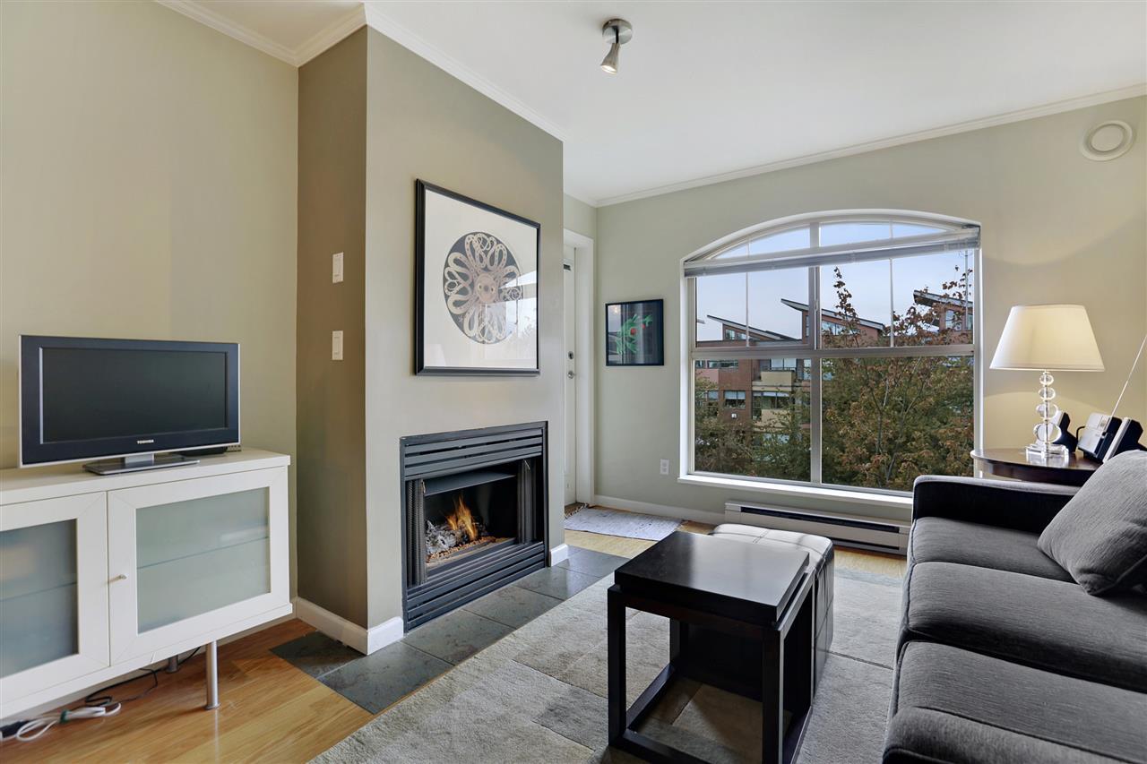 332 Lonsdale Avenue - Photo 1