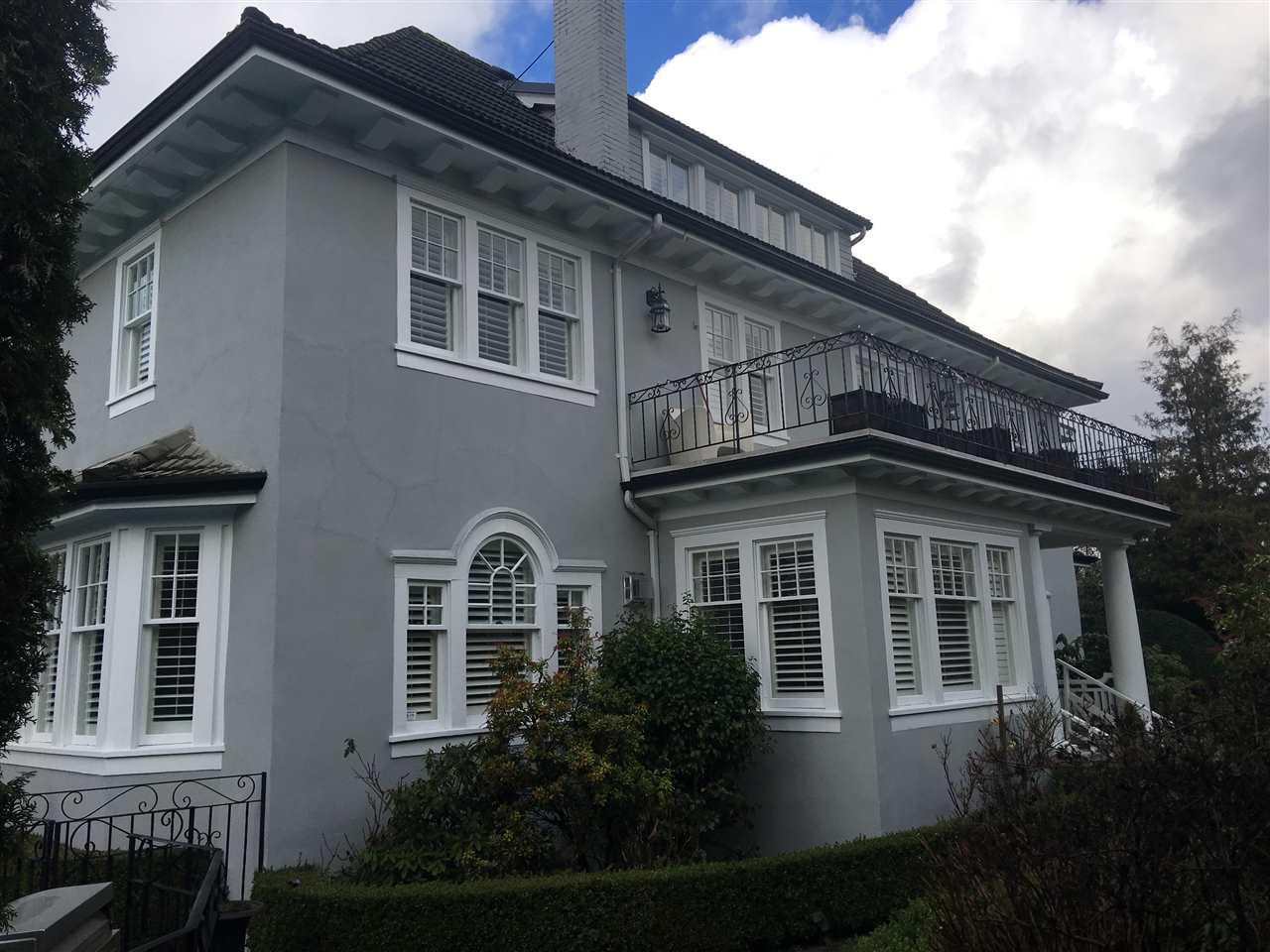 1611 Cedar Crescent - Photo 1