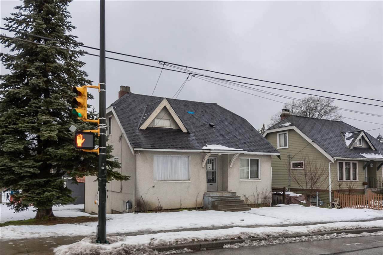 1005 King Edward Avenue - Photo 1