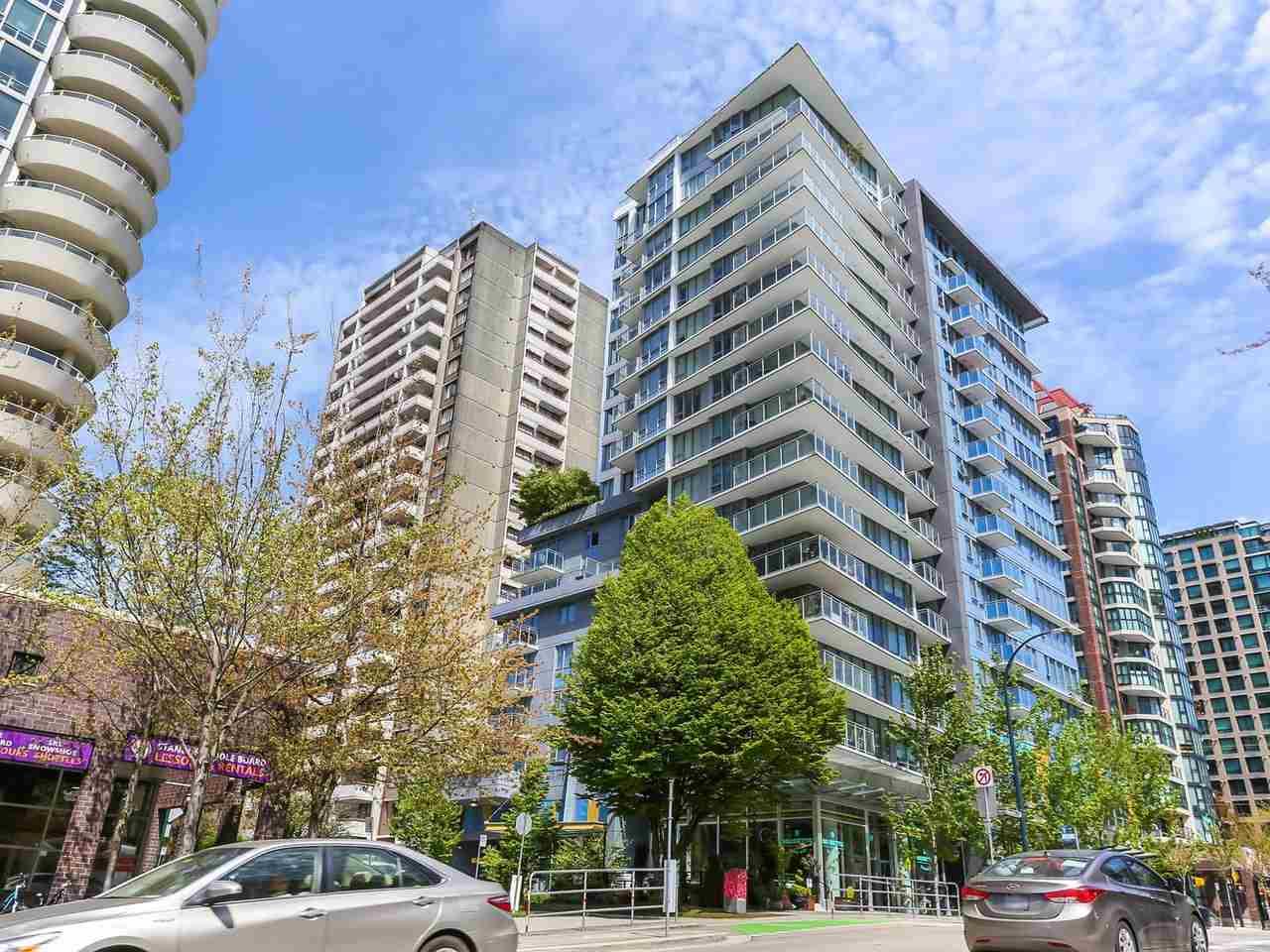 1009 Harwood Street - Photo 1