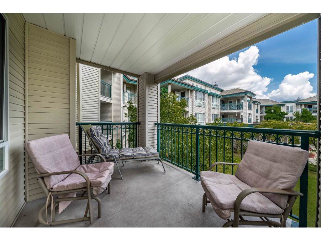 19528 Fraser Highway - Photo 1