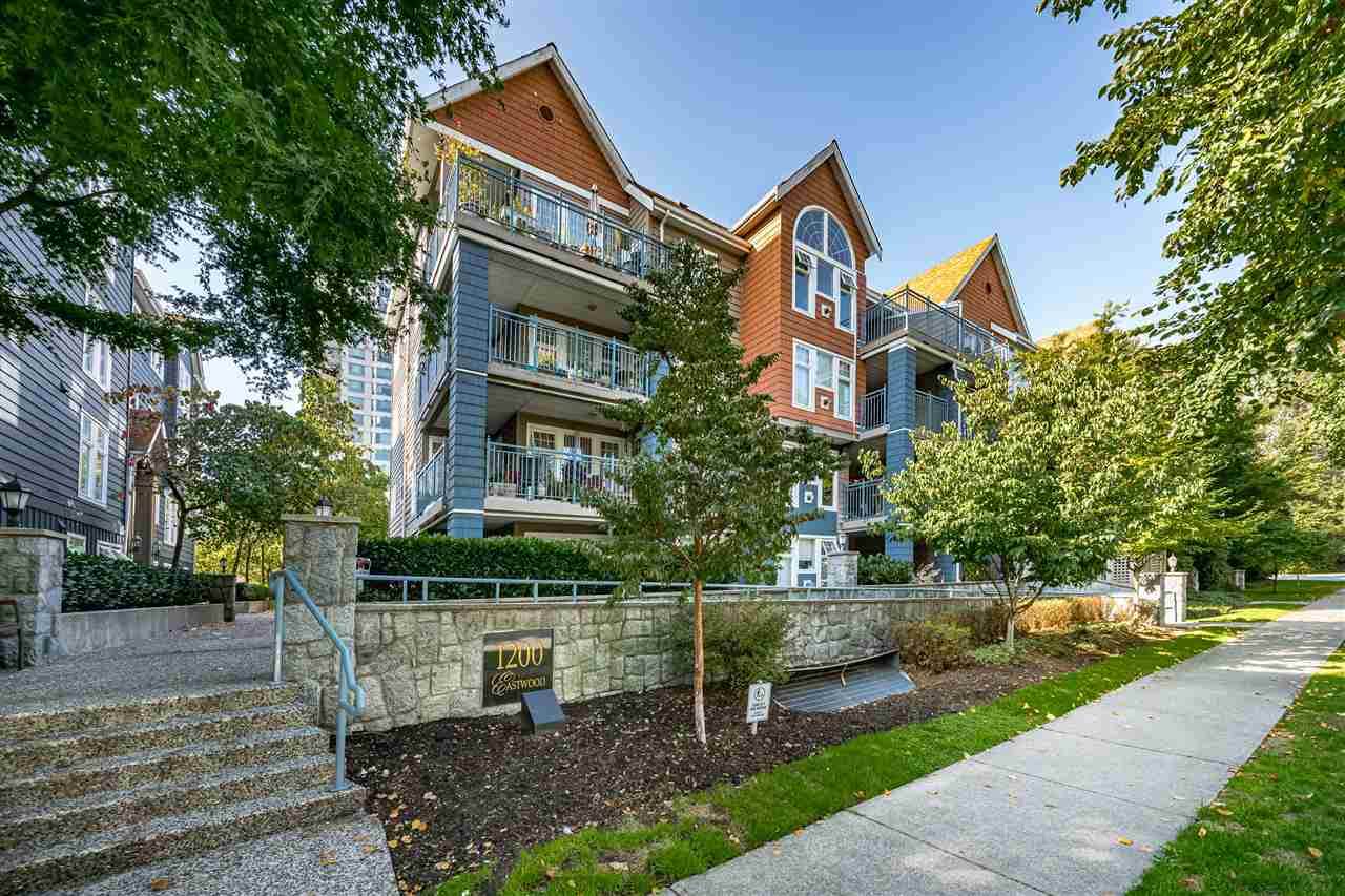 1200 Eastwood Street - Photo 1