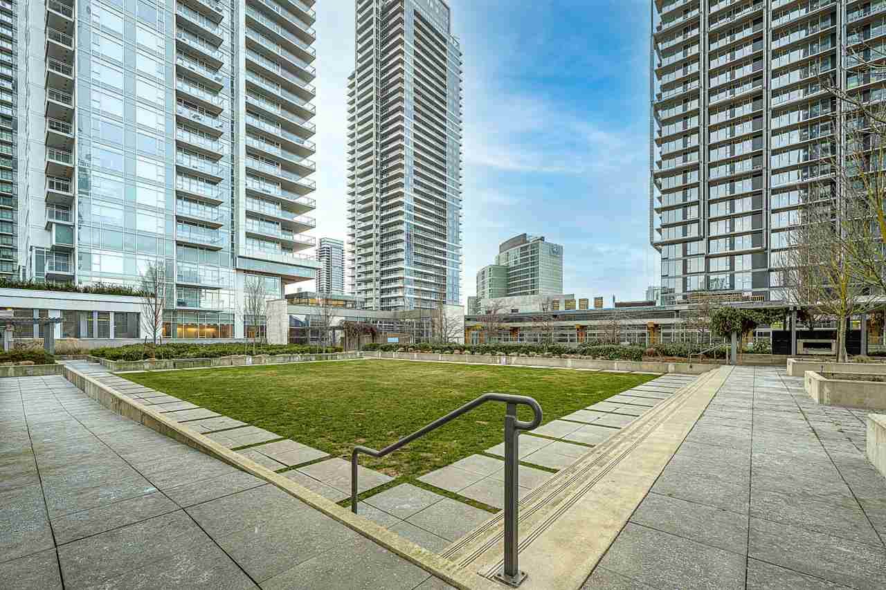 4688 Kingsway - Photo 1