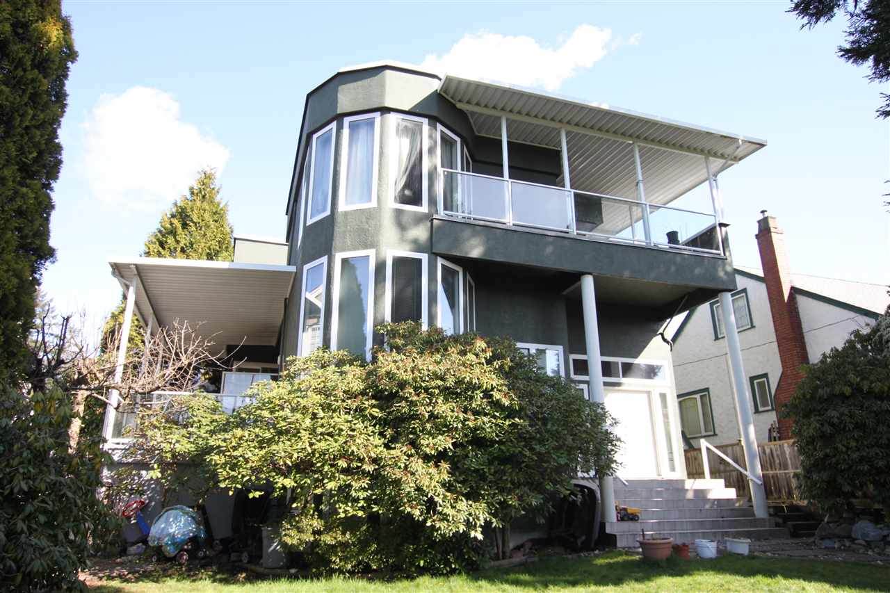 258 25TH Street - Photo 1