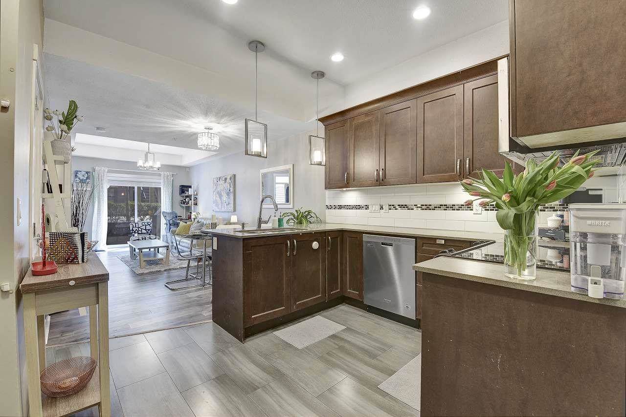 828 Royal Avenue - Photo 1