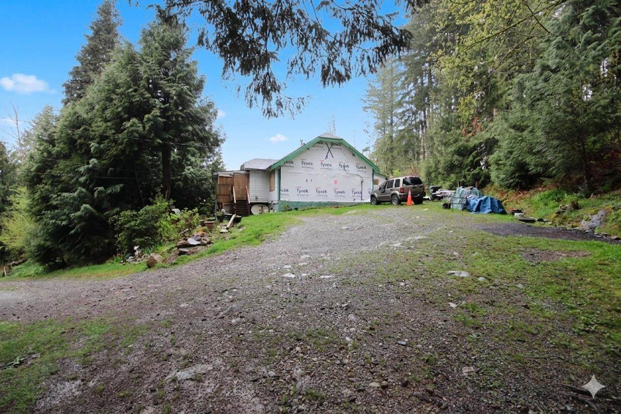 2391 Lougheed Highway - Photo 1