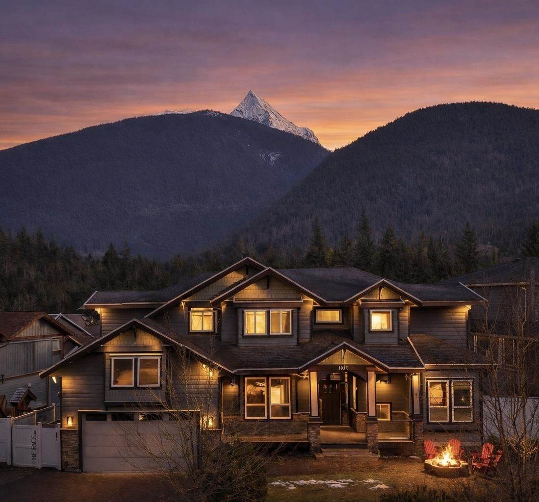 1031 Jay Crescent - Photo 1