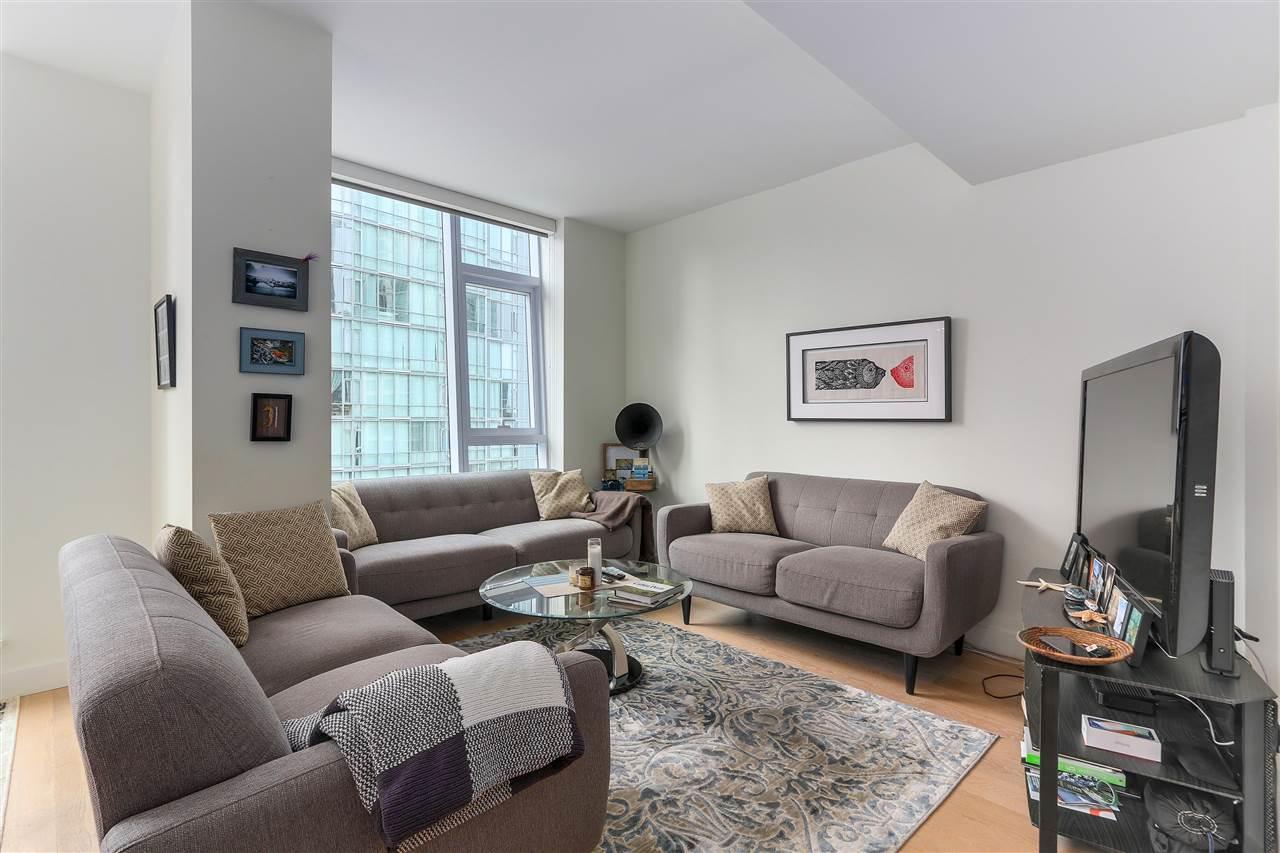 1499 Pender Street - Photo 1