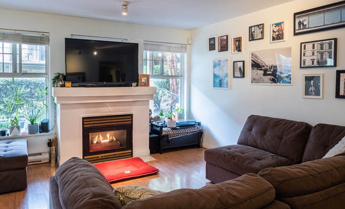 1561 Booth Avenue - Photo 1