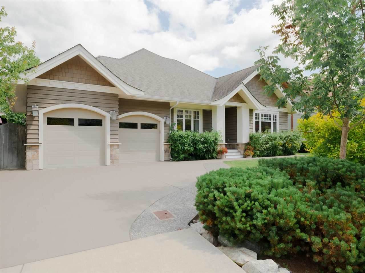 1027 Jay Crescent - Photo 1