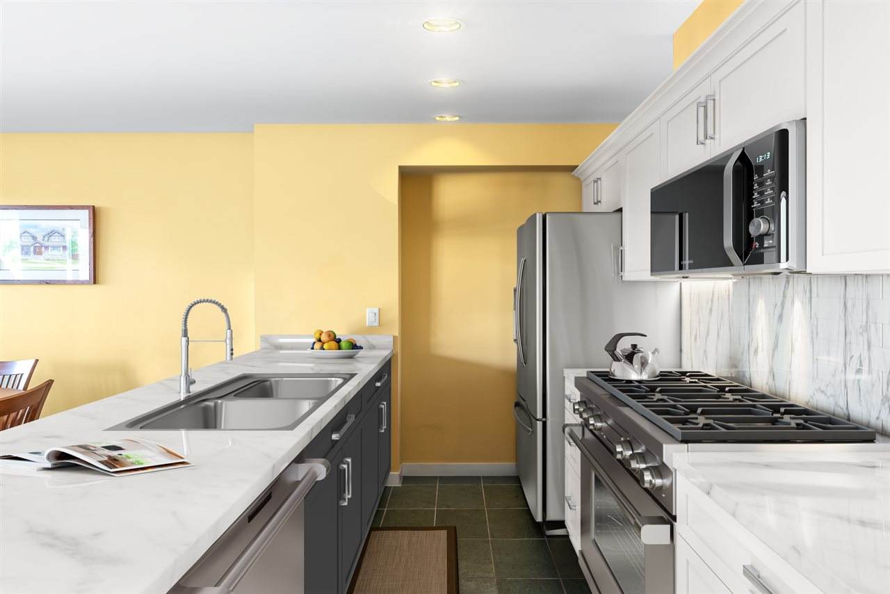 938 Smithe Street - Photo 1