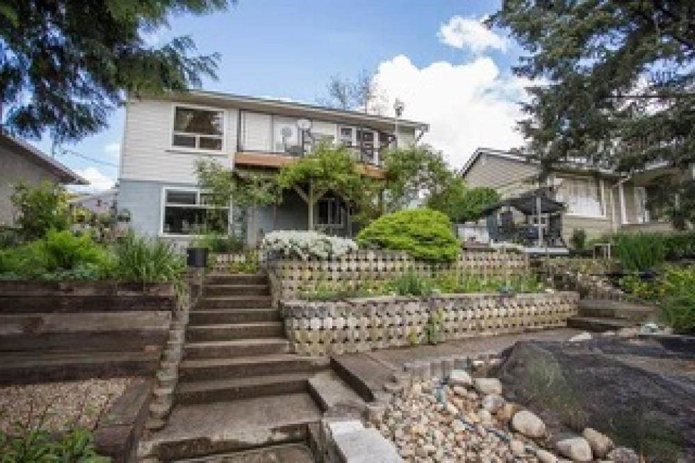 1915 River Drive - Photo 1