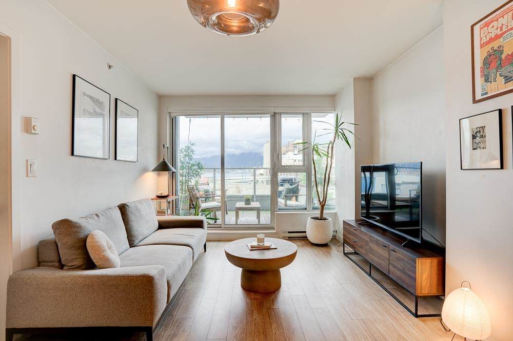 983 Hastings Street - Photo 1