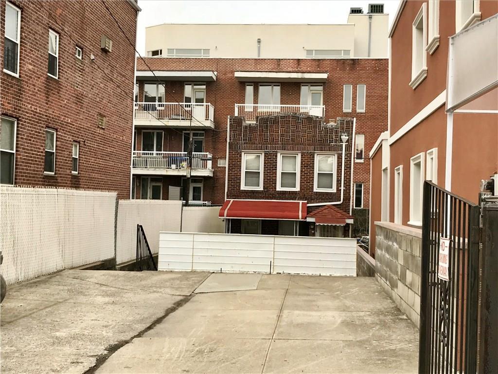172 28 Avenue - Photo 1