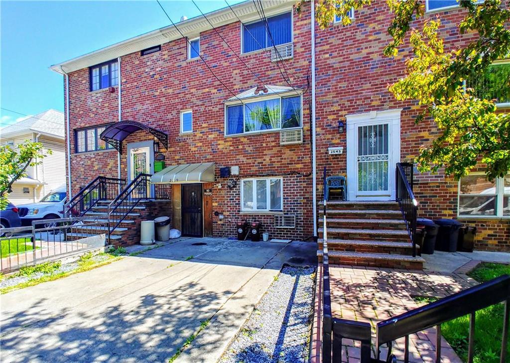 2539 13 Street - Photo 1