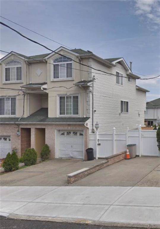 8 Townsend Avenue - Photo 1