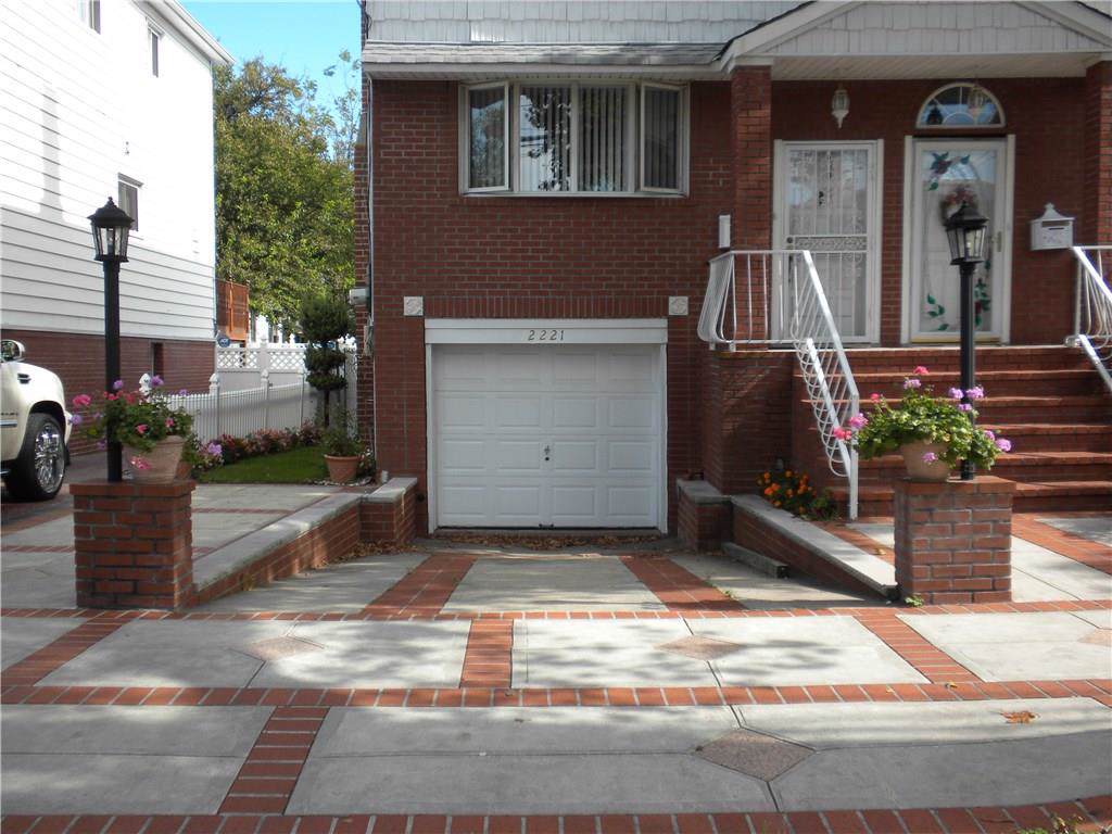 2221 70 Street - Photo 1
