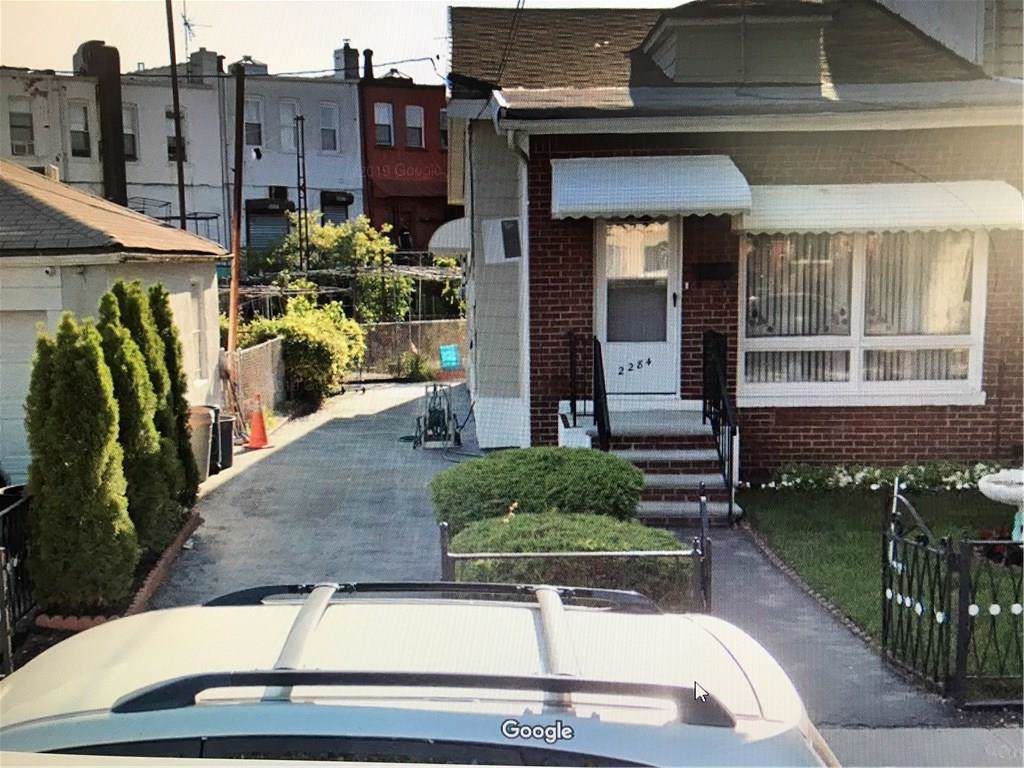 2284 6 Street - Photo 1