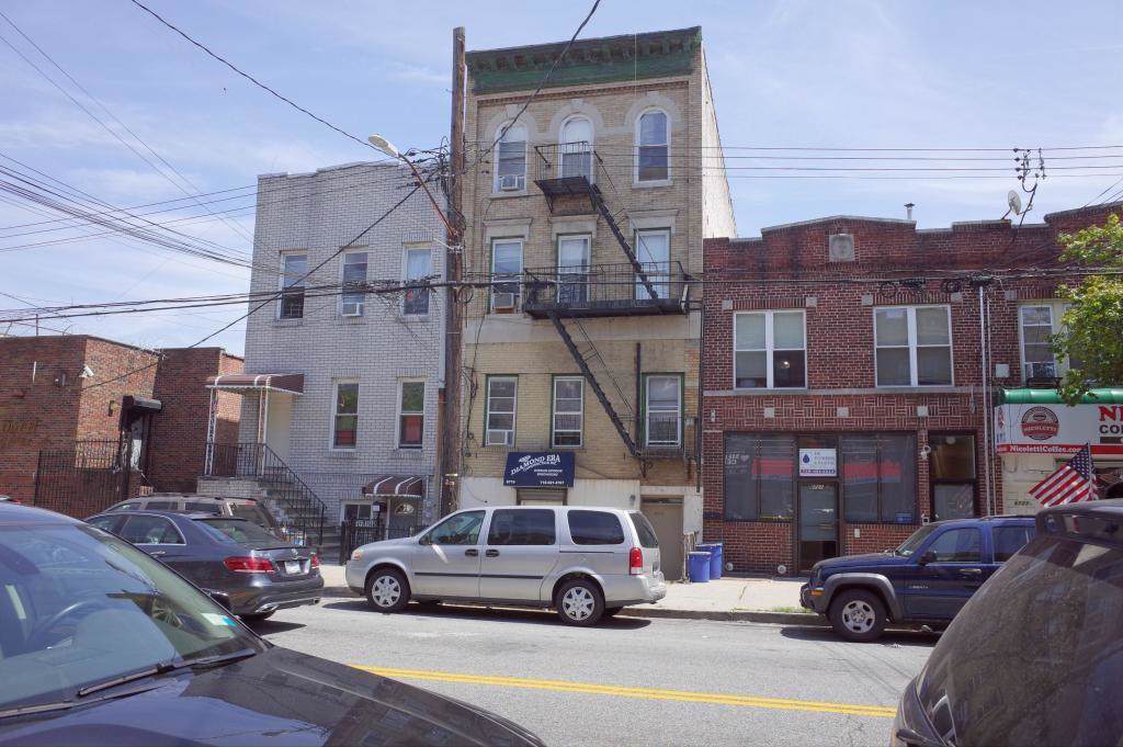 6719 13 Avenue - Photo 1