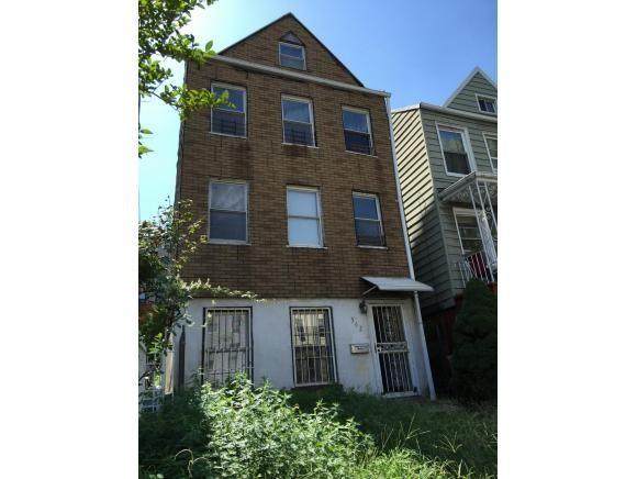 342 43 Street - Photo 1