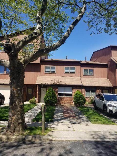 122 Gateway Drive - Photo 1