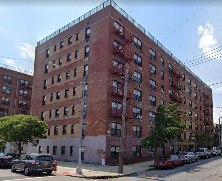 880 68 Street - Photo 1