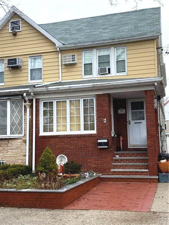 2033 64 Street - Photo 1