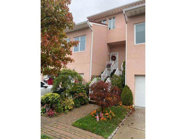 11 Harbour Court - Photo 1