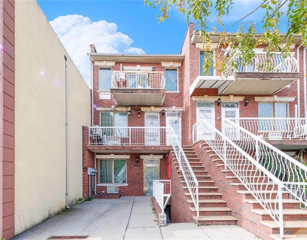 8762 18 Avenue - Photo 1
