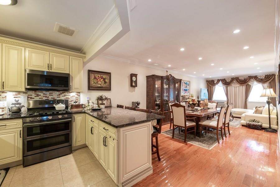 214 Avenue P - Photo 1