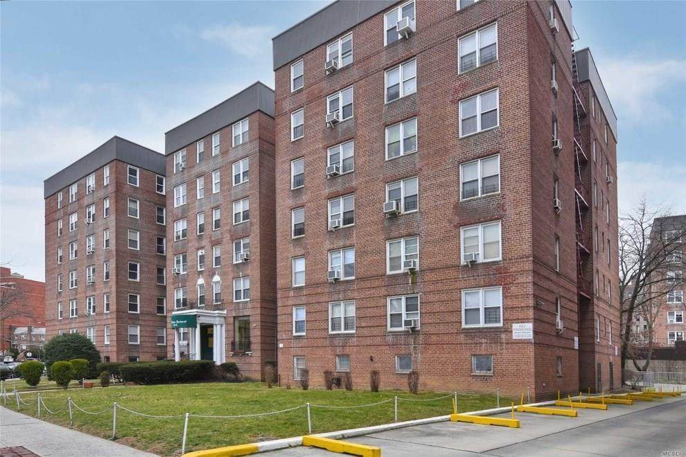 142-35 84 Drive - Photo 1