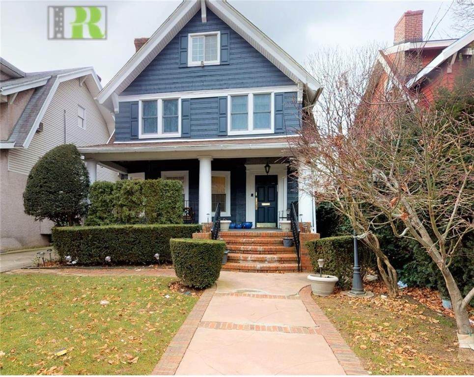 974 17 Street - Photo 1