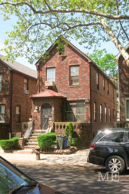 1498 29 Street - Photo 1