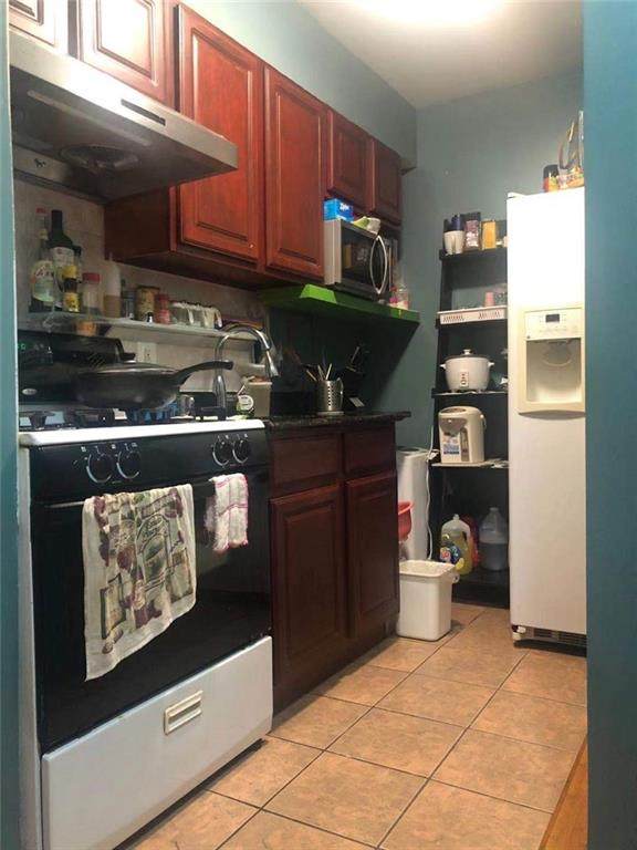 531 52 Street - Photo 1