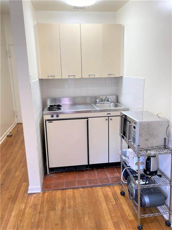 1367 1 Avenue - Photo 1