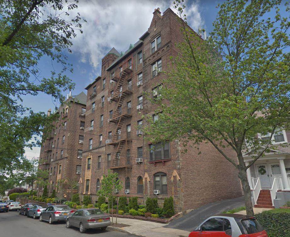 215 Hart Boulevard - Photo 1