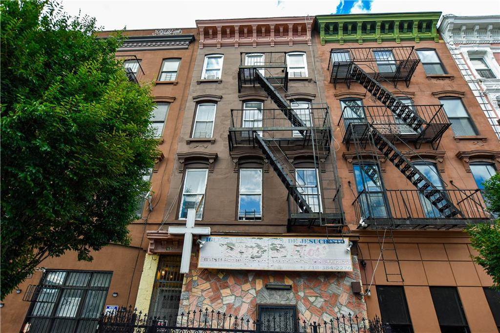 695 Dekalb Avenue - Photo 1