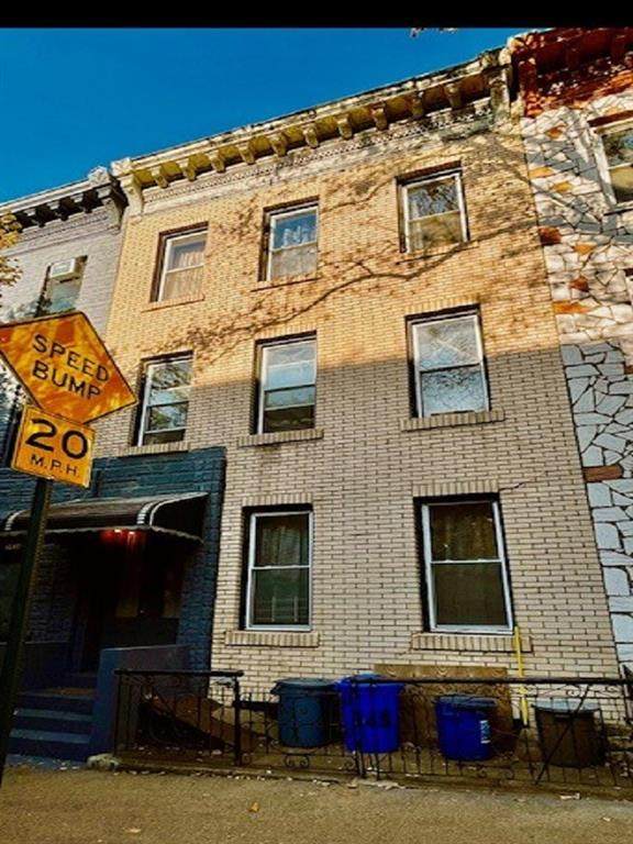 345 22nd Street - Photo 1