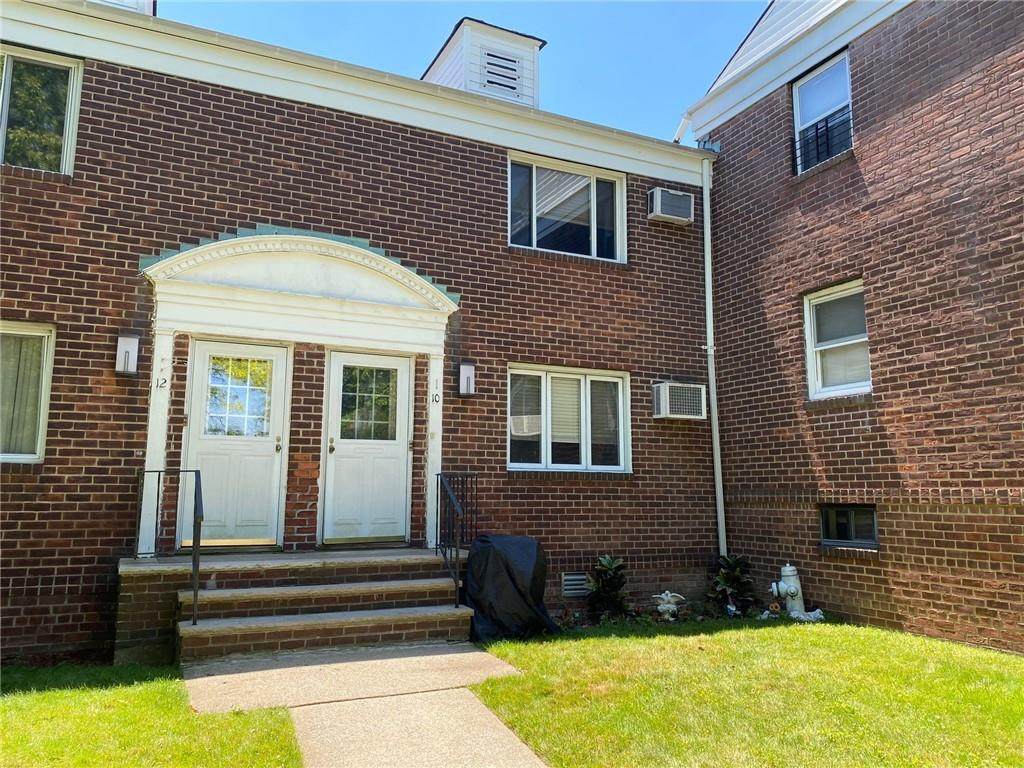 10 Stratford Avenue - Photo 1