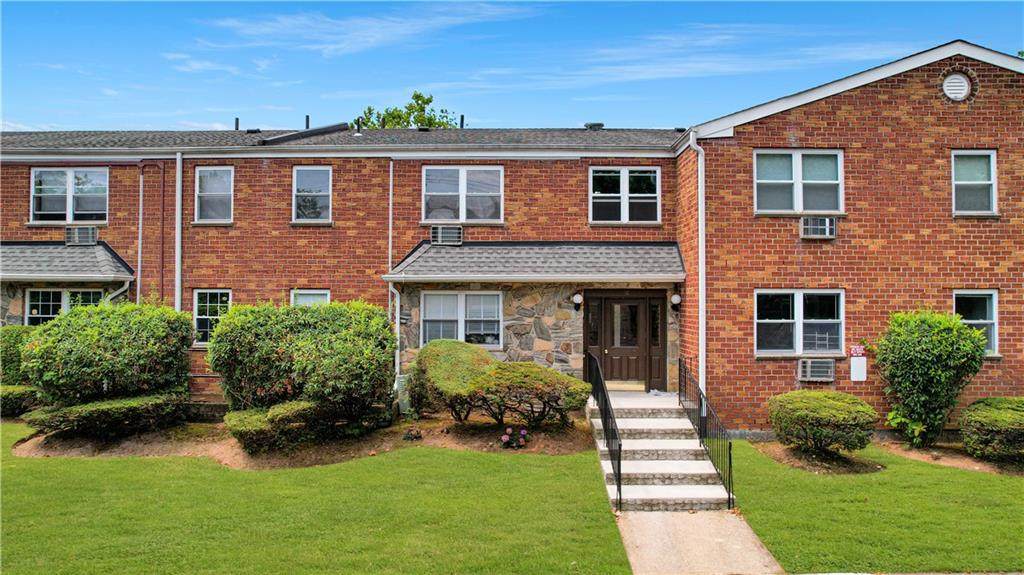 10 Bay Terrace - Photo 1