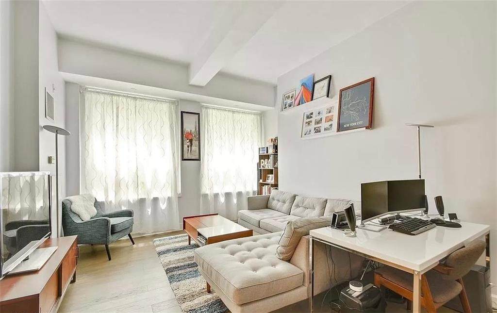 88 Greenwich Street - Photo 1