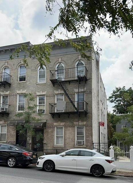 566 39th Street - Photo 1