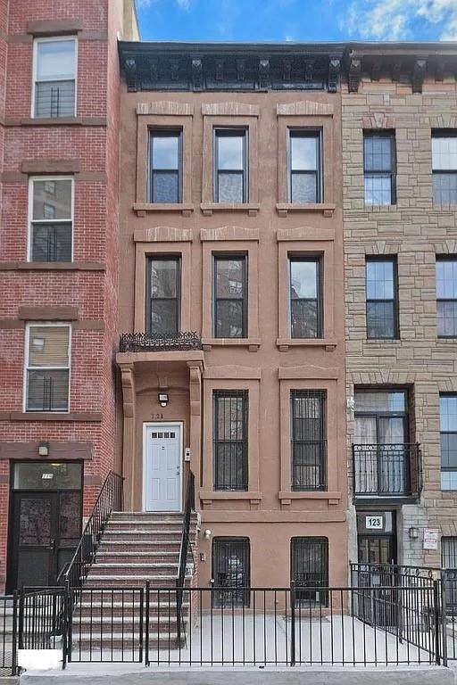 121 Lewis Avenue - Photo 1