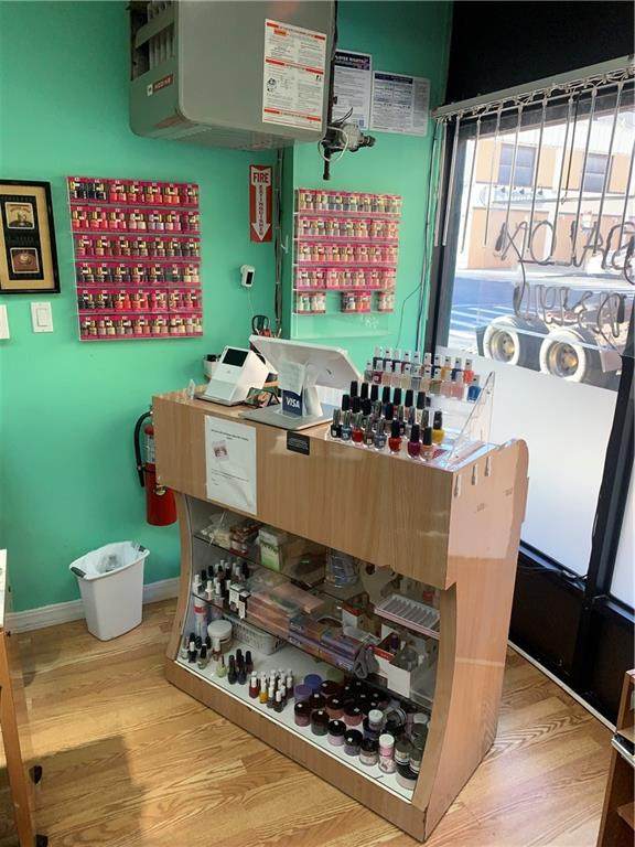 610 East New York Avenue - Photo 1