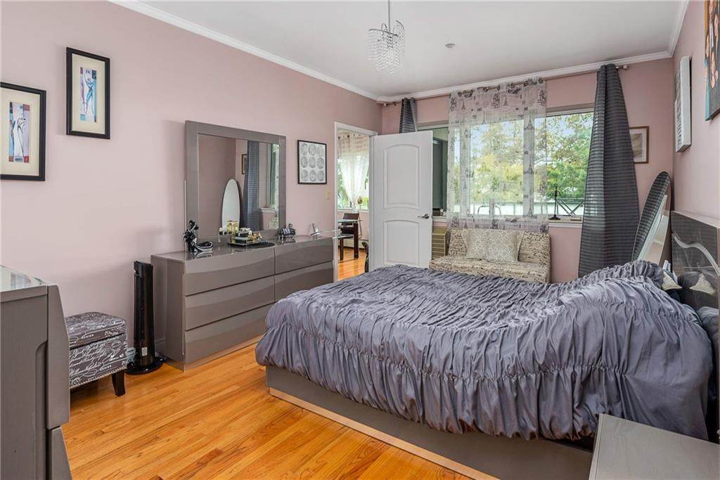 135 Sea Breeze Avenue - Photo 1