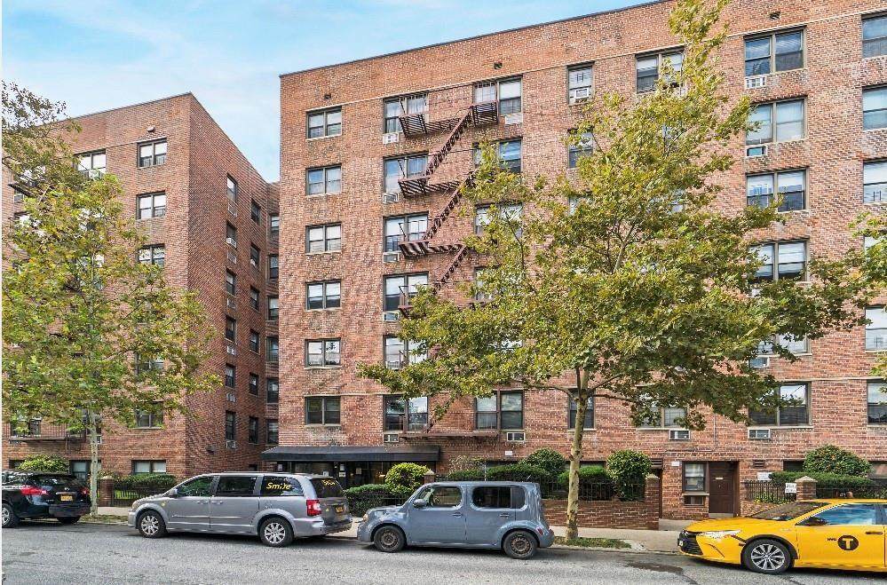 275 Webster Avenue - Photo 1