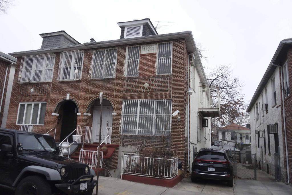 941 44th Street - Photo 1