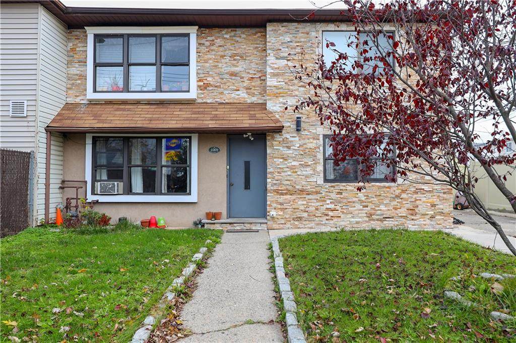 1069 Armstrong Avenue - Photo 1